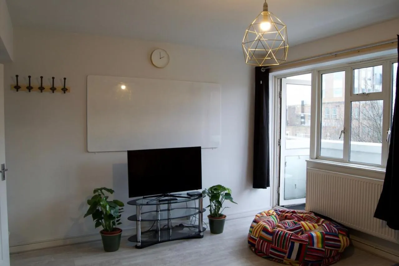 Modern 1 Bedroom In Shadwell With Balcony Londres Appartement