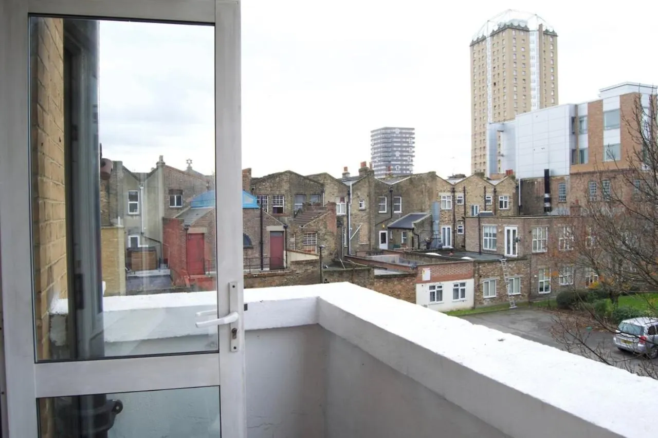 Apartment Modern 1 Bedroom In Shadwell With Balcony London