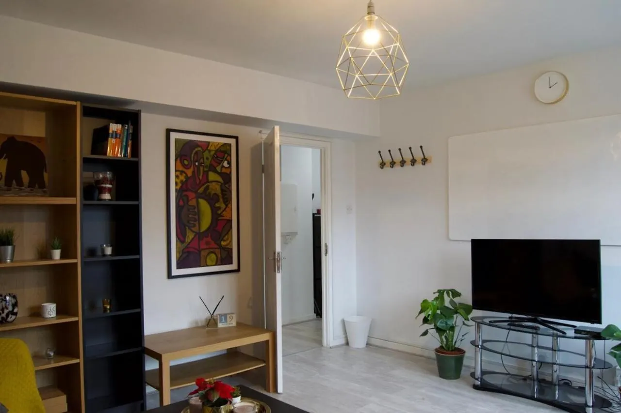 Modern 1 Bedroom In Shadwell With Balcony Londres Apartamento