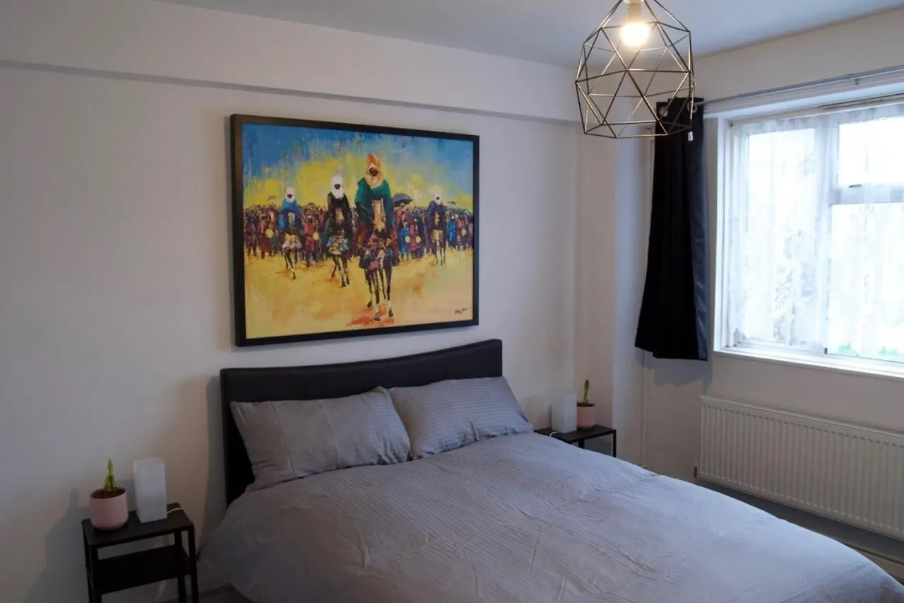 Apartamento Modern 1 Bedroom In Shadwell With Balcony Londres